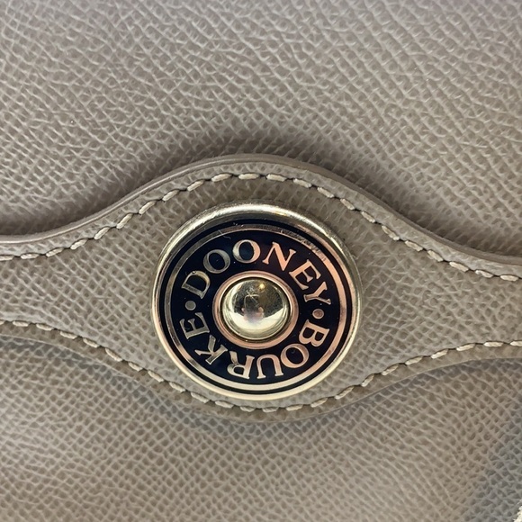 Dooney & Bourke Tan Tote Bag. DB1451 - Picture 2 of 10